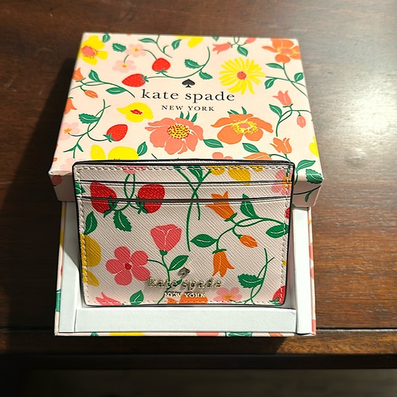 kate spade Handbags - NWT KATE SPADE CARD HOLDER MULTICOLOR FLORAL FULL INCLUSION